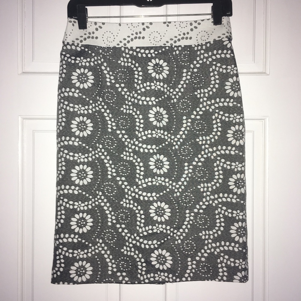 Banana republic gray/white flower pencil skirt